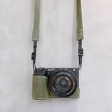 丑媳妇适用索尼zve10二代保护套a6400a6300a6000a5100a5000相机套zv1底座 ZV-1相机包zv1m2皮壳zv1f配件 zve10绿色底座+肩带【送钢化膜】