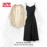 UKMR夏季套装女2025新款大码穿搭防晒雪纺衬衫上衣配吊带连衣裙两件套 杏色衬衫+黑色连衣裙【两件套】 XL 【建议120-140斤】