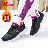 特步女鞋冬季运动鞋女士冬季新款防水皮面休闲跑步鞋潮软底旅游鞋子女 黑玫红-加绒保暖棉鞋 39