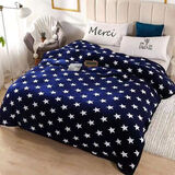 梦柯安 超柔空调毯法兰绒小毛毯四季毯 空调毯子盖毯 蓝色的小星星 100*150cm午睡毯