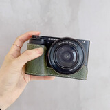 丑媳妇适用索尼zve10二代保护套a6400a6300a6000a5100a5000相机套zv1底座 ZV-1相机包zv1m2皮壳zv1f配件 索尼ZVE10-绿色【送钢化膜】