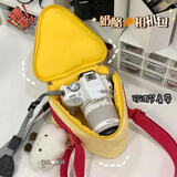 万佳臻 相机包斜跨相机包可爱奶酪相机包高颜值适用佳能拍立得保护套微单大容量化妆包单肩斜挎通用 【奶酪三角相机包+云朵挂件】