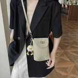 察今2024新款斜跨迷你小包包夏天清新潮流百搭时尚洋气单肩手机包 清新绿【带长腿球挂件】