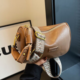 酷奇袋鼠今年流行波士顿包包四季复古2025七夕宽带斜挎包女百搭小包枕头包 棕色