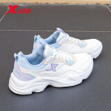特步（XTEP）女鞋春季皮面防水跑步鞋2025新款夏休闲老爹鞋官方旗舰运动鞋子女 帆白/米色/夕雾蓝 37