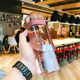 迪乐贝尔（Diller）创意方形运动水杯网红健身塑料杯耐热办公室杯子小清新便携学生杯 红灰色（中号550ML）