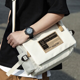 回力（Warrior）男生斜挎包男款大容量女日系通勤复古邮差包潮牌男士工装单肩背包 白色