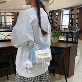 牧瑾 韩版斜挎包女生小包包可爱小清新单肩包简约百搭卡通少女手机包 款二蓝色（随机徽章+长腿云朵）