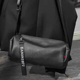 伊森单肩包男休闲男士斜挎包简约运动小背包软皮挎包圆筒包男包 黑色