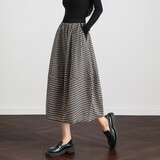 德玛纳【小众腔调设计】秋季复古休闲风条纹灯笼裙舒适藏肉中长半身裙女
