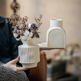 范爷家艺术感素烧陶瓷花瓶高级感磨砂竖纹百搭客厅摆件装饰鲜花插花器