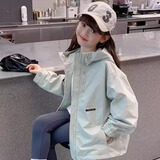 茨语童装女童外套春秋款2026新款洋气儿童时髦连帽冲锋衣中大童休闲 8867浅绿色 120