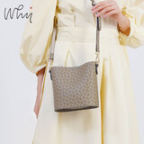 why单肩包女斜挎小包包水桶包pvc防水耐刮女包斜挎迷你包精致手机包 奶茶色