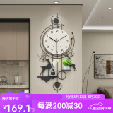 赟娅高档创意鹿挂钟钟表客厅2024新款简约现代免打孔静音艺术挂墙时钟 挂钟带摆件A款 香薰+绿植 82*40cm