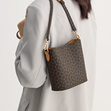 why单肩包女斜挎小包包水桶包pvc防水耐刮女包斜挎迷你包精致手机包 啡色