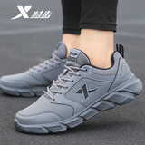 特步（XTEP）男鞋皮面防水跑步鞋2025冬季新款跑鞋轻便减震运动鞋潮流休闲鞋子 熔烟灰 40