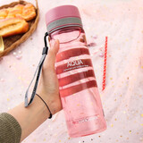乐扣乐扣 大容量 夏季塑料水壶 运动刻度杯 牛奶杯 健身杯密封防漏旅行杯学生杯子 清新男女士情侣杯 770ml粉色