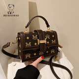 北包包新款印花时尚质感斜挎包复古小方包百搭手提女包生日礼物送女友 字母咖色