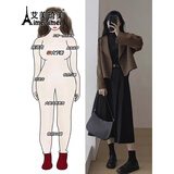 艾美琦美（AIMEIQIMEI）小香风连衣裙套装女秋季2026新款大码女装气质显瘦毛呢三件套春季 咖色外套+黑色打底衫+黑色西装半裙加腰带 XL [建议120-140斤]