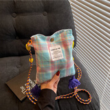 察今2025春新款复古文艺彩色格纹小众设计手机包迷你斜挎小包包流苏包 浅蓝色