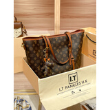 香港代购今年流行包包大容量斜跨包2025新款感真皮单肩托特包 咖啡/棕 专柜礼盒套装