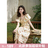 谜秀法式碎花连衣裙女2025夏季新款V领度假风设计感收腰温柔长裙子 杏底红花 M