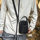 威纳登户外轻量化小包多功能运动手机包骑行工装斜挎包纯色单肩包水杯包 黑色