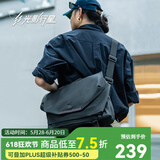 光影行星（GYXX）斜挎包男士新款通勤休闲旅行大容量单肩邮差包电脑包 曜夜黑 加大号【装15-16寸电脑】