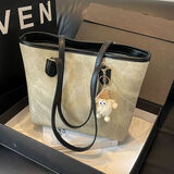 约巢百搭大容量单肩包时尚百搭单肩通勤包包女学生上课大容量托特包 米灰色【烫金款PU面料】 包包+毛绒精灵挂件