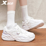 特步（XTEP）女鞋运动鞋子女秋季皮面防泼水软底跑步鞋轻便减震耐磨防滑休闲鞋 帆白/淡雾紫 皮面 37