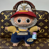 潮玩labubu拉布布毛绒公仔娃娃挂件可爱搪胶玩偶车钥匙扣包包挂件饰 黄色毛衣背带水壶拉布布挂件【娃+娃衣+配饰一整套】