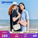 FILAFUSION斐乐潮牌情侣款挎包男士女士包包新品小熊挂件斜挎包 蒸汽白-IV XS
