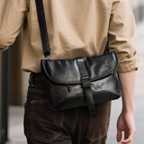 鹿师傅真皮男士手拿单肩斜挎包新款上班族休闲时尚高级感通勤挎包背包 植鞣黑小号 头层牛皮