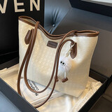 乖可爱百搭大容量包包女2025新款休闲上班单肩包大学生上课通勤托特包 韩版托特包咖色带挂件36*2*25