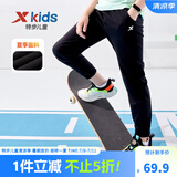 特步（XTEP）童装男童长裤新款儿童中大童针织裤子百搭时尚运动休闲长裤 正黑色【夏季款-梭织】 140 cm