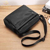 莫奈德品牌单肩包男尼龙布横款背包斜跨包多功能休闲男士帆布包 黑色