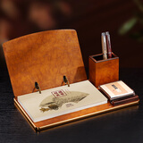 木雷 台历2026周历日历木质台座定制商务高端国学办公室多功能笔筒桌面摆件记事礼盒套装马年企业广告 501-08经典国学（54张棕皮款）精美礼盒装