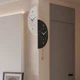 普赛克2025新款现代简约客厅拐角双面挂钟家用静音转角时钟餐厅钟表挂墙 小号+声控灯款+摇摆【千城墨白】