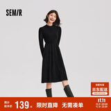 森马（Semir）连衣裙女中长款修身正肩内搭2024冬拼接灯芯绒小黑裙109724114001