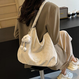 天丂时尚单肩包女旅行双肩包2025新款潮大容量多用斜挎水桶包背包 通勤托特包【白色包+挂件】