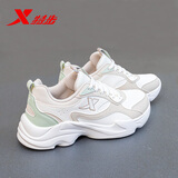 特步（XTEP）女鞋春季皮面防水跑步鞋2026新款冬休闲老爹鞋轻便旅游运动鞋子女 帆白/香皮灰 38