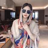 兼彩高级印花丝巾女2026新款披肩旅行防晒纱巾民族风盘扣围巾海边外搭