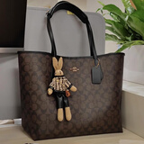 酷奇袋鼠真皮质感妈咪大包2025七夕潮流大容量单肩手提印花百搭托特包包女 黑咖色 赠送丝巾