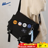 回力（Warrior）斜挎包男士挎包男女潮牌大容量单肩包学生情侣休闲运动小背包邮差 黑色【带太空人挂件+徽章4】