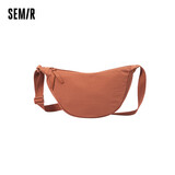 森马（Semir）斜挎包男简约纯色胸包情侣背包通勤休闲风105124153222