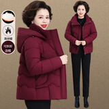 穿搭语录（Chaundayulu）妈妈棉服冬装棉衣短款秋冬外套2025新款加厚中老年妈妈装棉袄女 安可拉红 【帽子可脱卸】 XL 建议【90-119斤】