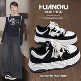 环球2026原创爆款时尚百搭白色板鞋潮新款春季设计感黑粉休闲厚底女鞋