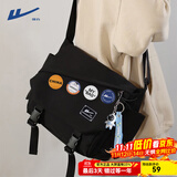 回力（Warrior）斜挎包男士挎包男女潮牌大容量单肩包学生情侣休闲运动小背包邮差 黑色【带太空人挂件+徽章4】