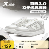 特步女鞋运动鞋板鞋子女冬季保暖防滑耐磨2025新款小白鞋休闲鞋学生