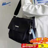 回力新款斜挎包男大容量百搭休闲帆布单肩包潮简约日系旅行学生背包女 黑色+太空人挂件